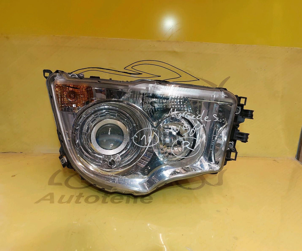 Mercedes Benz W961 Xenon Scheinwerfer rechts A9618207961