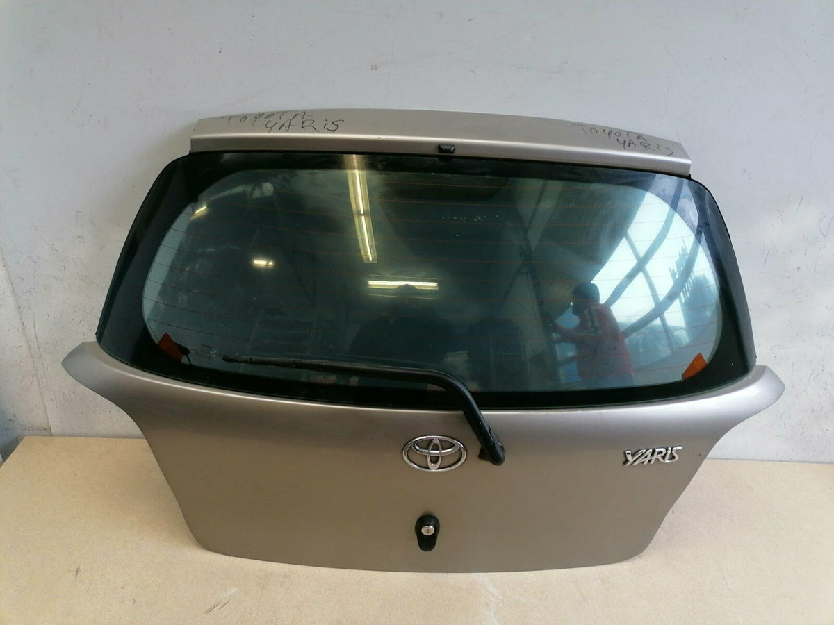 Toyota Yaris P1 Heckklappe Original 6700552012