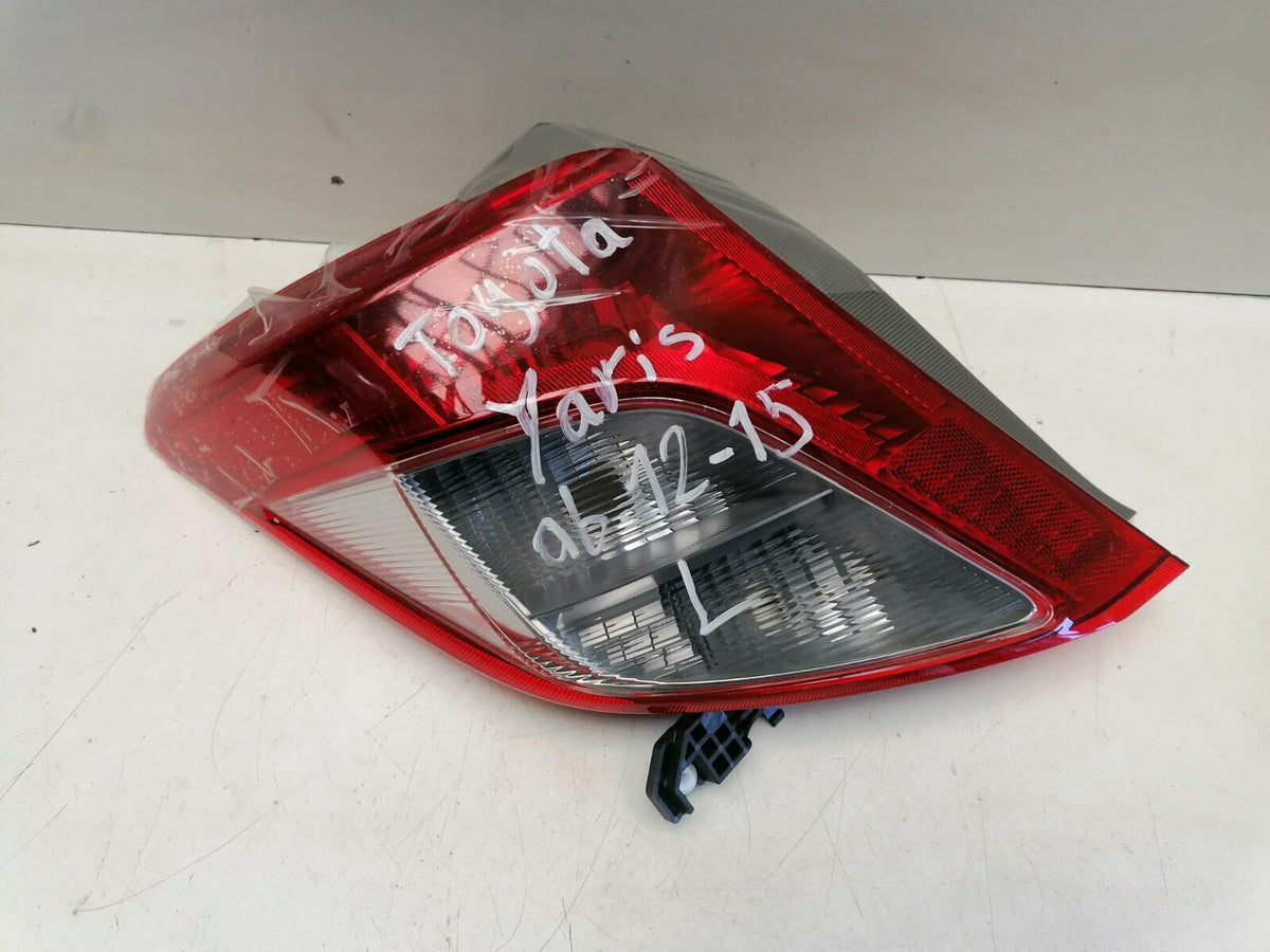 Toyota Yaris Rückleuchte links  Original 2012-2015
