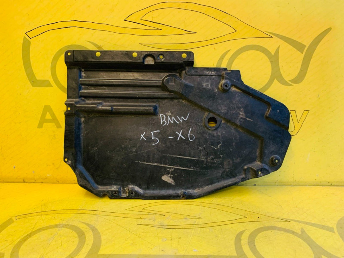 BMW X5 E70 Unterbodenschutz Unterboden rechts Original 7158406
